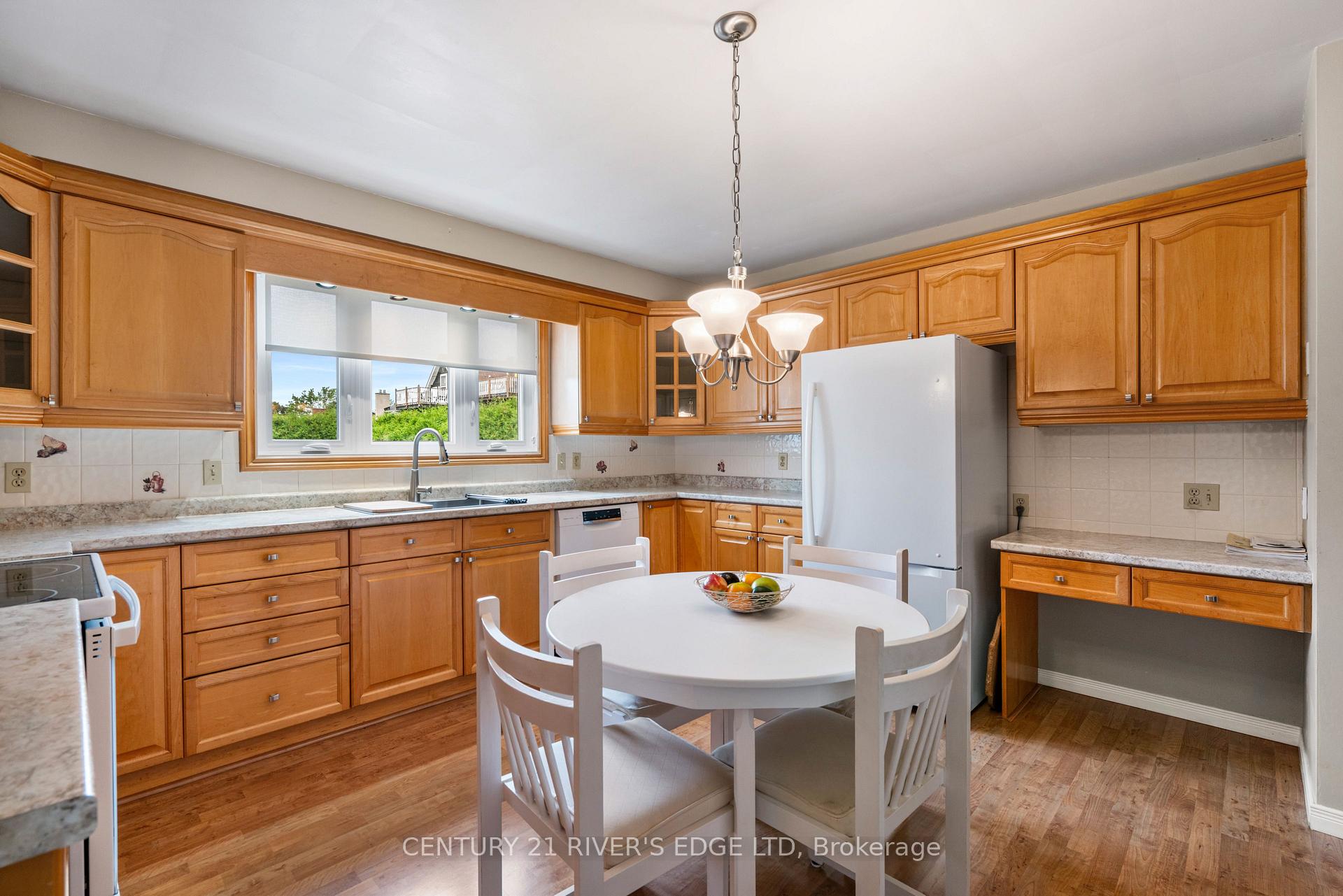 Photo 14 of 1 Hardy Crescent, Brockville, Brockville — HOMEH