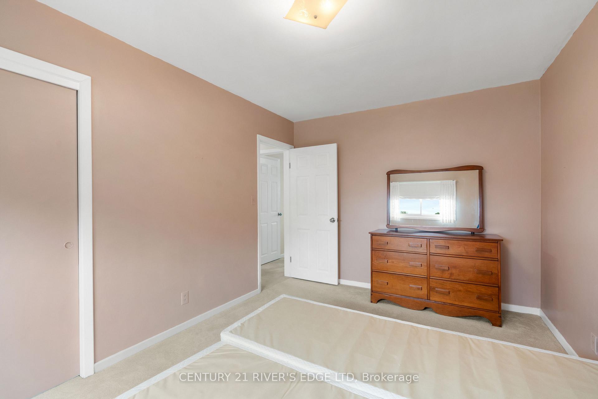 Photo 23 of 1 Hardy Crescent, Brockville, Brockville — HOMEH