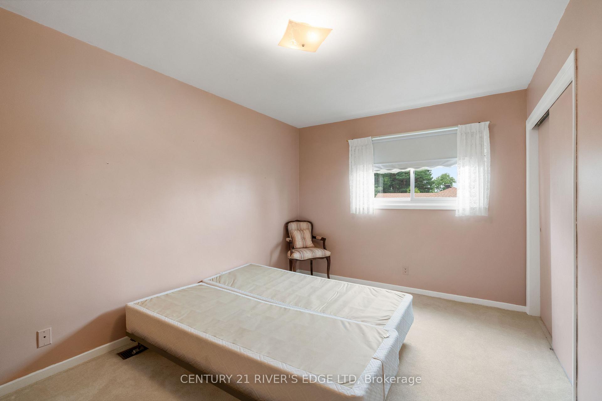 Photo 24 of 1 Hardy Crescent, Brockville, Brockville — HOMEH