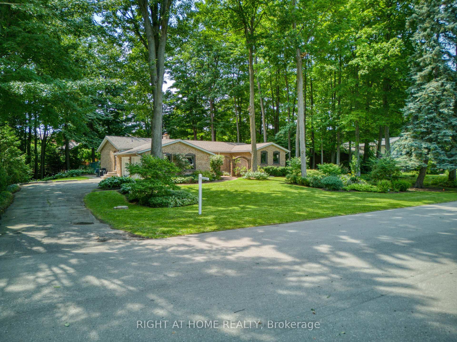 Photo 1 of 519 Oxbow Road, Waterloo, Colonial Acres — HOMEH
