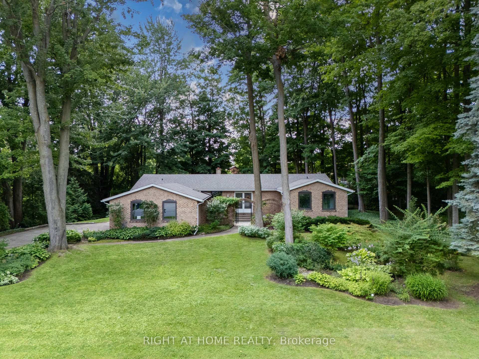 Photo 3 of 519 Oxbow Road, Waterloo, Colonial Acres — HOMEH