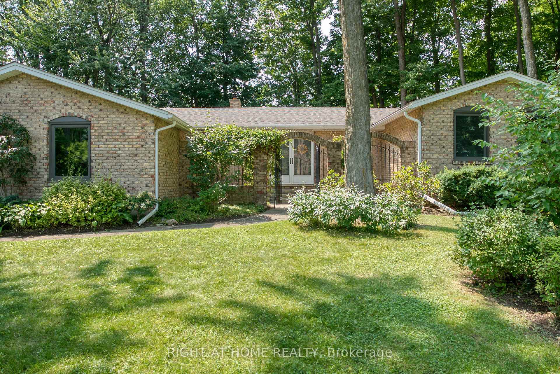 Photo 7 of 519 Oxbow Road, Waterloo, Colonial Acres — HOMEH