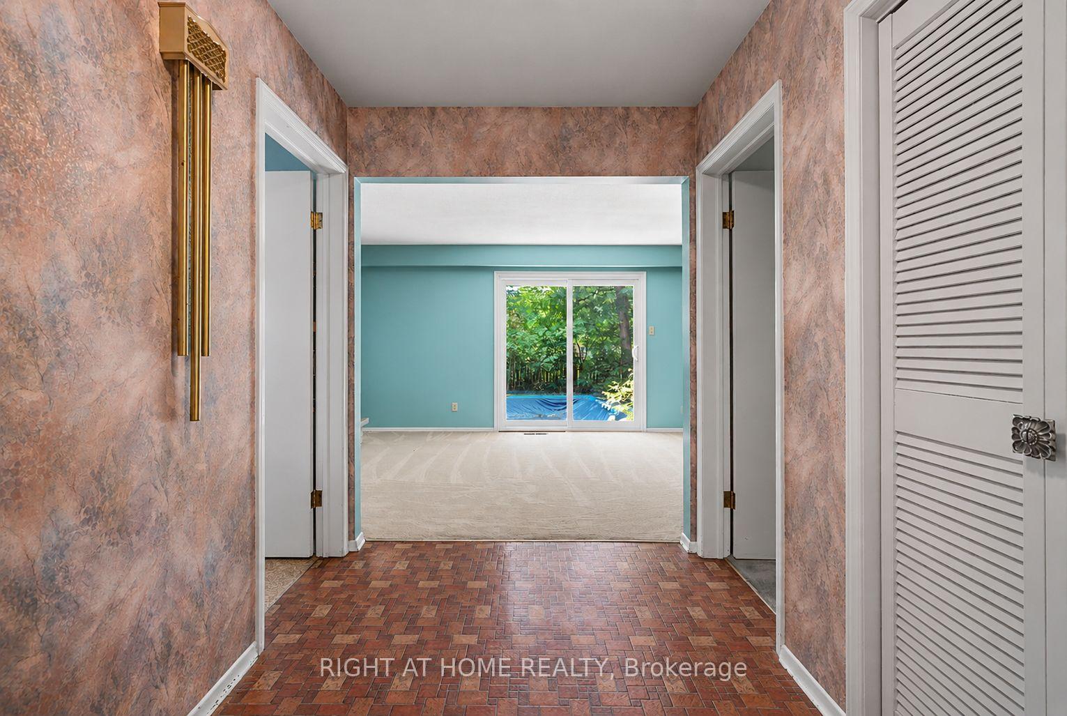 Photo 10 of 519 Oxbow Road, Waterloo, Colonial Acres — HOMEH