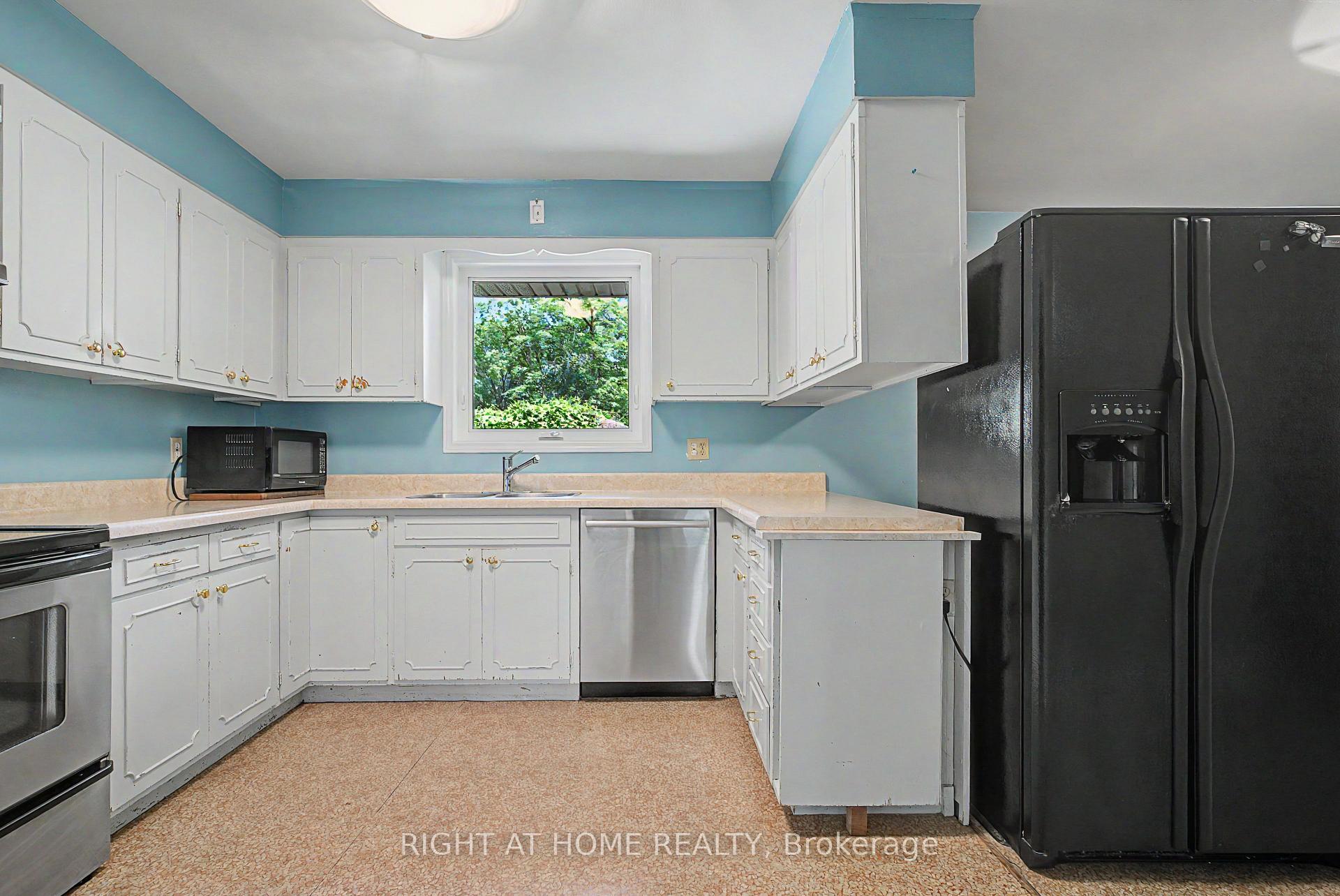 Photo 19 of 519 Oxbow Road, Waterloo, Colonial Acres — HOMEH
