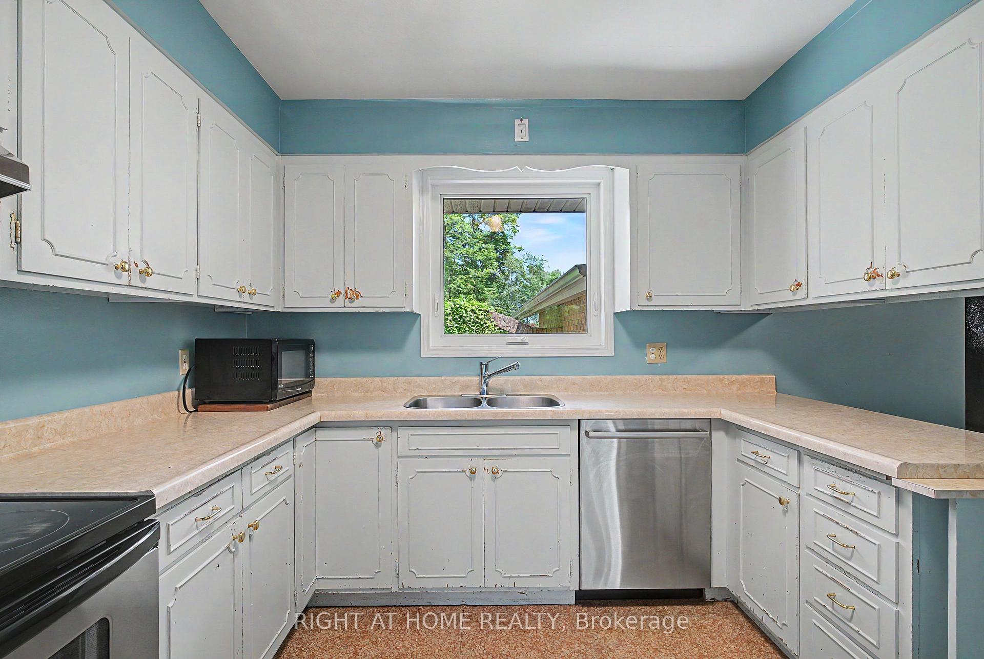 Photo 21 of 519 Oxbow Road, Waterloo, Colonial Acres — HOMEH
