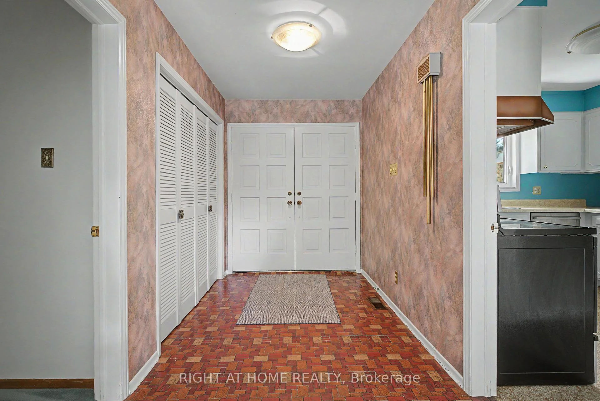 Photo 17 of 519 Oxbow Road, Waterloo, Colonial Acres — HOMEH