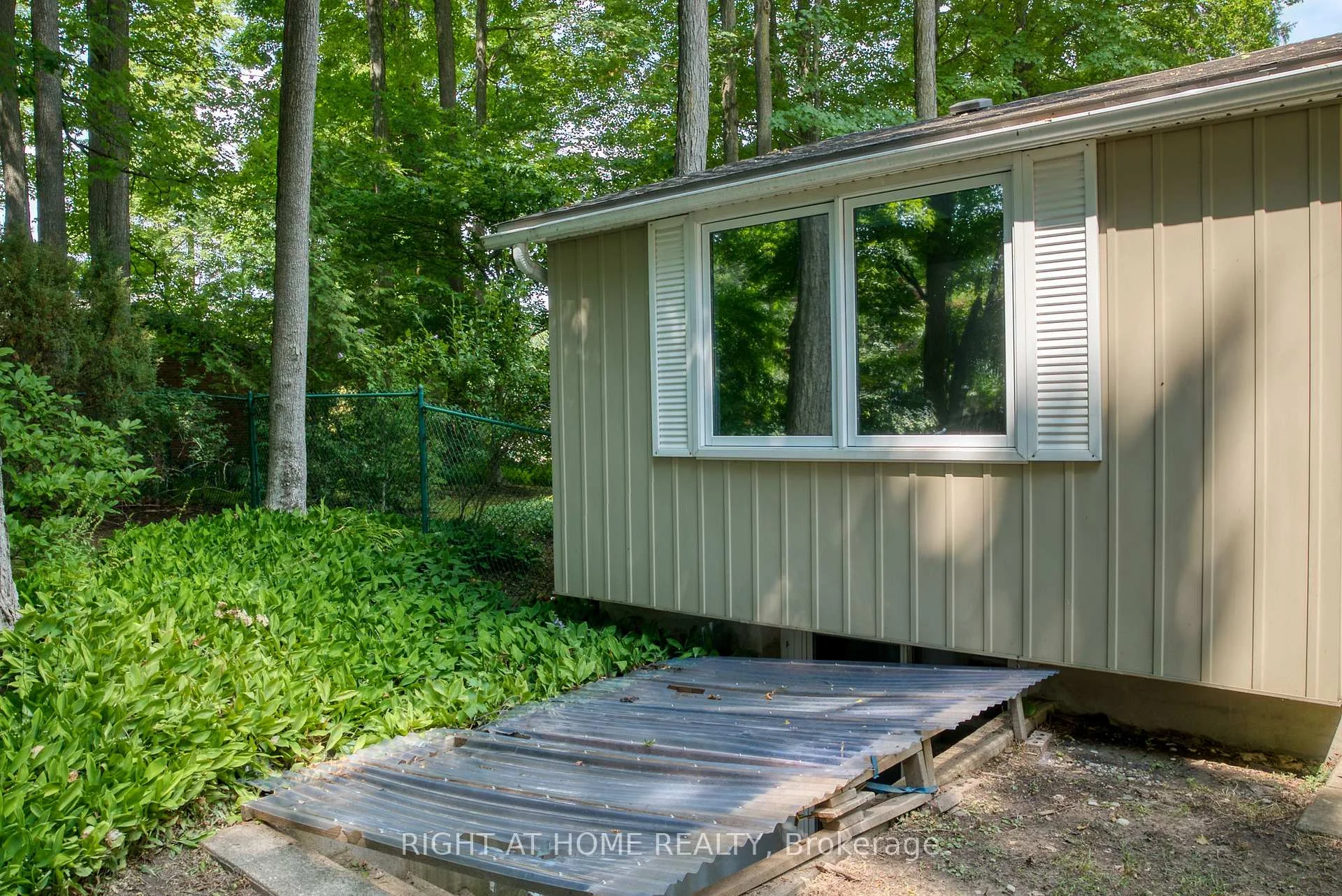 Photo 49 of 519 Oxbow Road, Waterloo, Colonial Acres — HOMEH