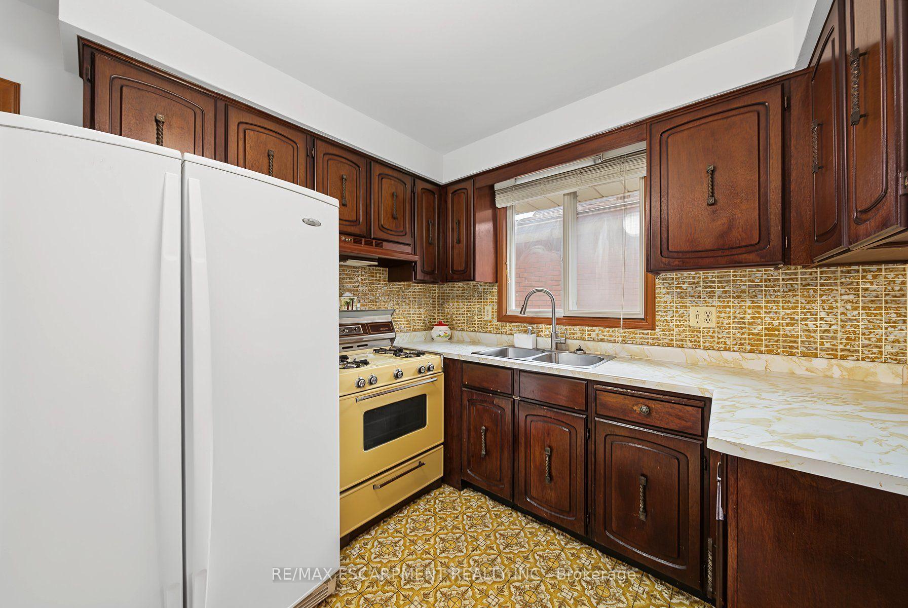 Photo 10 of 44 Tom Street, Hamilton, Strathcona — HOMEH