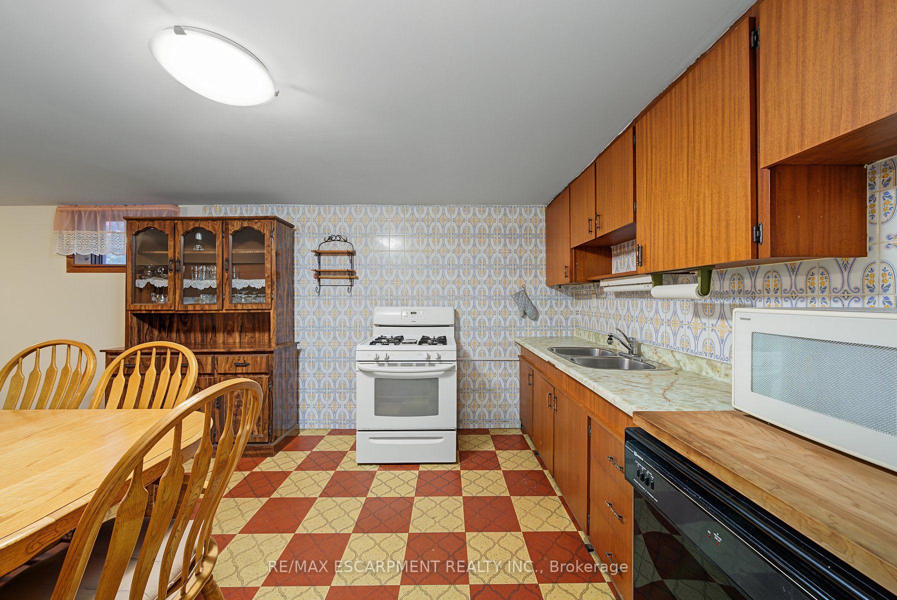 Photo 25 of 44 Tom Street, Hamilton, Strathcona — HOMEH