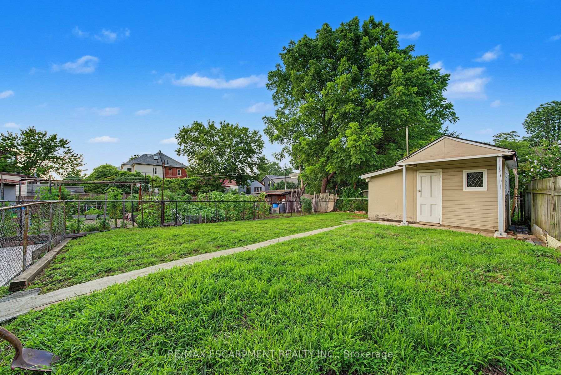 Photo 38 of 44 Tom Street, Hamilton, Strathcona — HOMEH