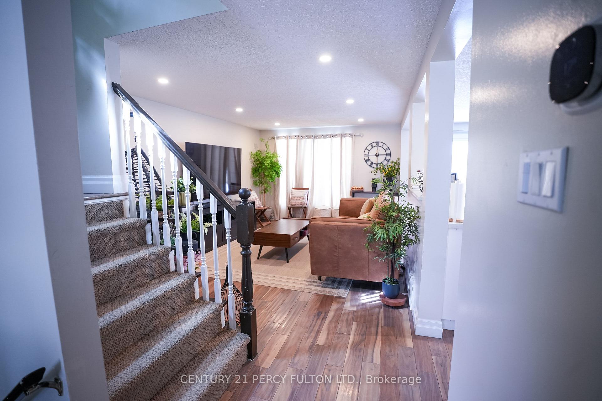 Photo 2 of 333 Rosette Drive, Waterloo, Lexington — HOMEH