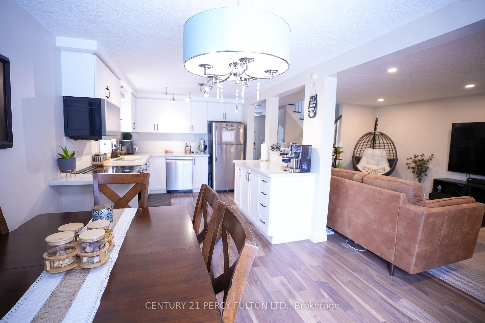 Photo 5 of 333 Rosette Drive, Waterloo, Lexington — HOMEH