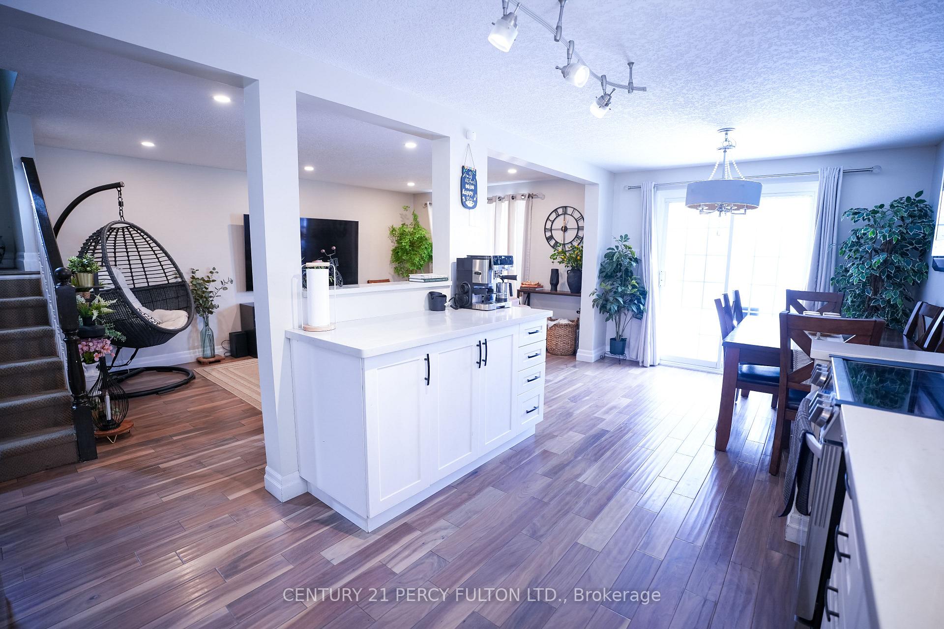 Photo 6 of 333 Rosette Drive, Waterloo, Lexington — HOMEH