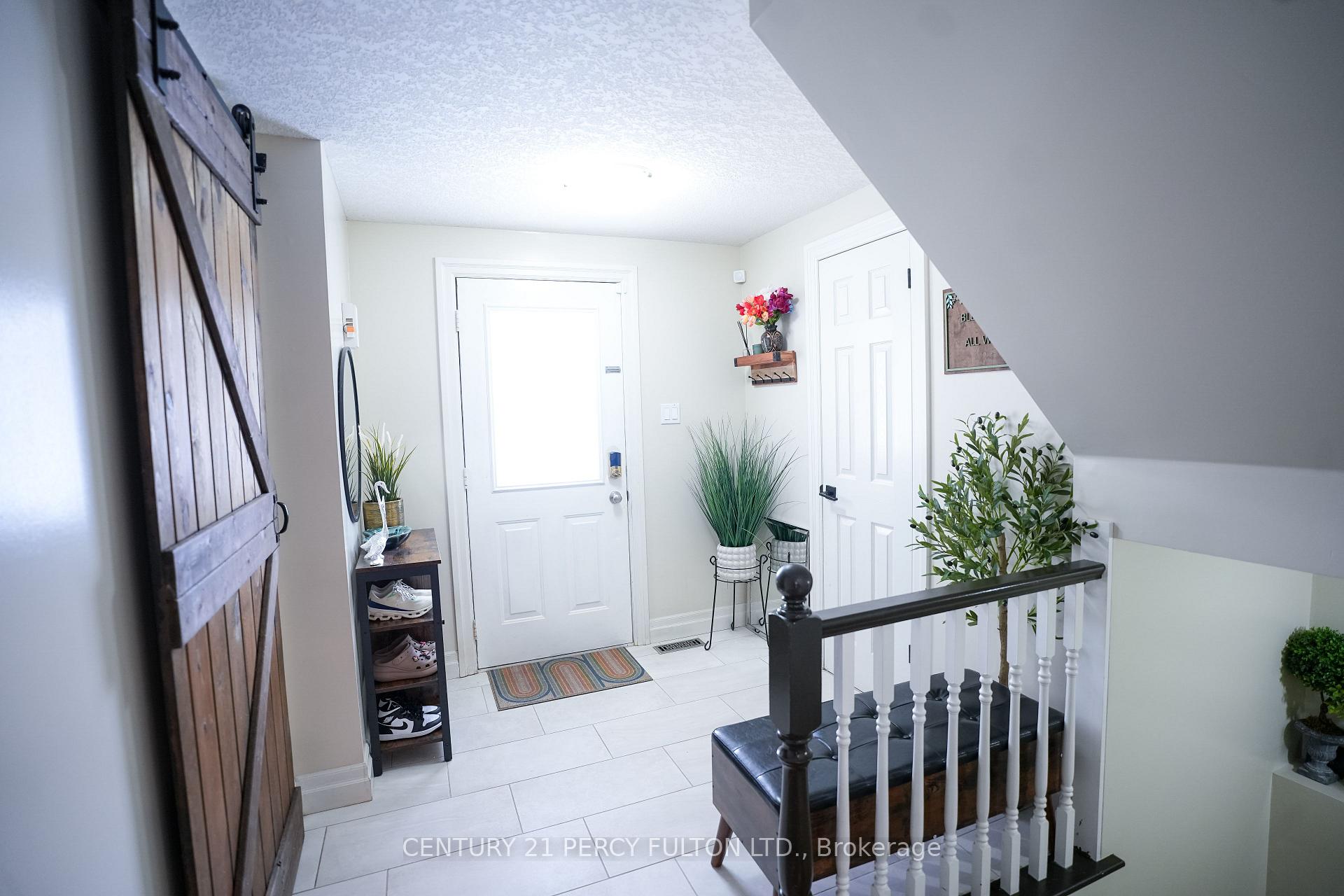 Photo 7 of 333 Rosette Drive, Waterloo, Lexington — HOMEH