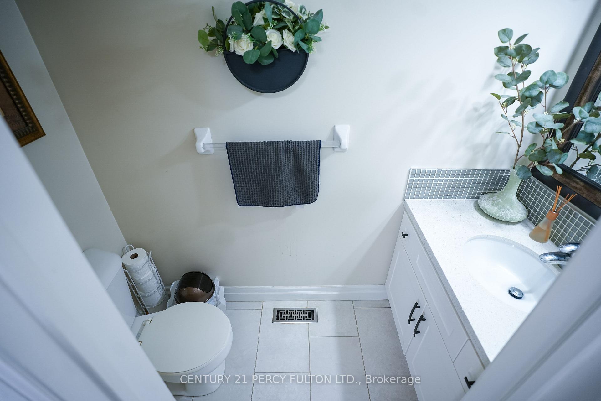 Photo 9 of 333 Rosette Drive, Waterloo, Lexington — HOMEH