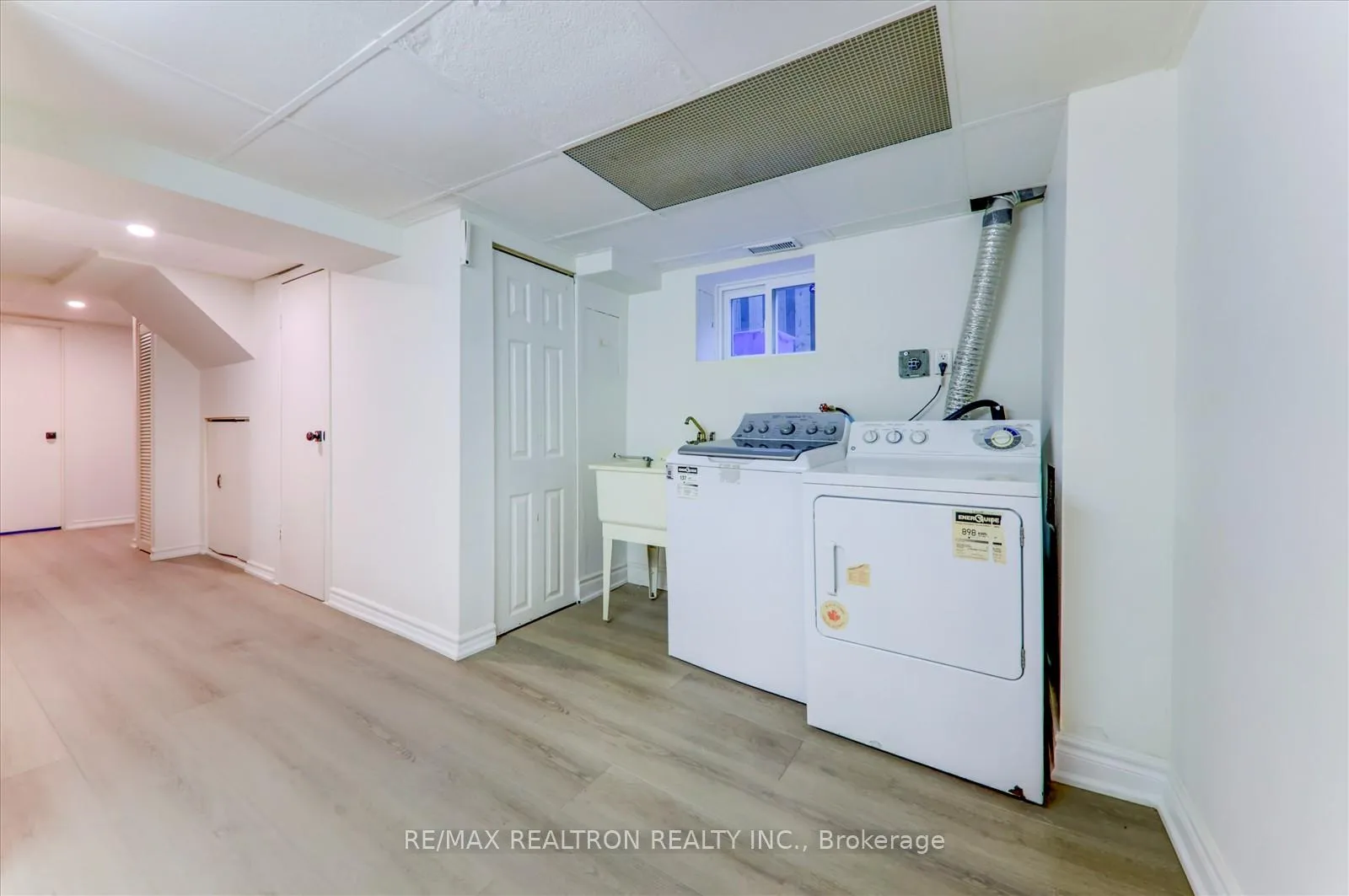 Photo 4 of Unit Bsmnt, 744 Krosno Boulevard, Pickering, Amberlea — HOMEH