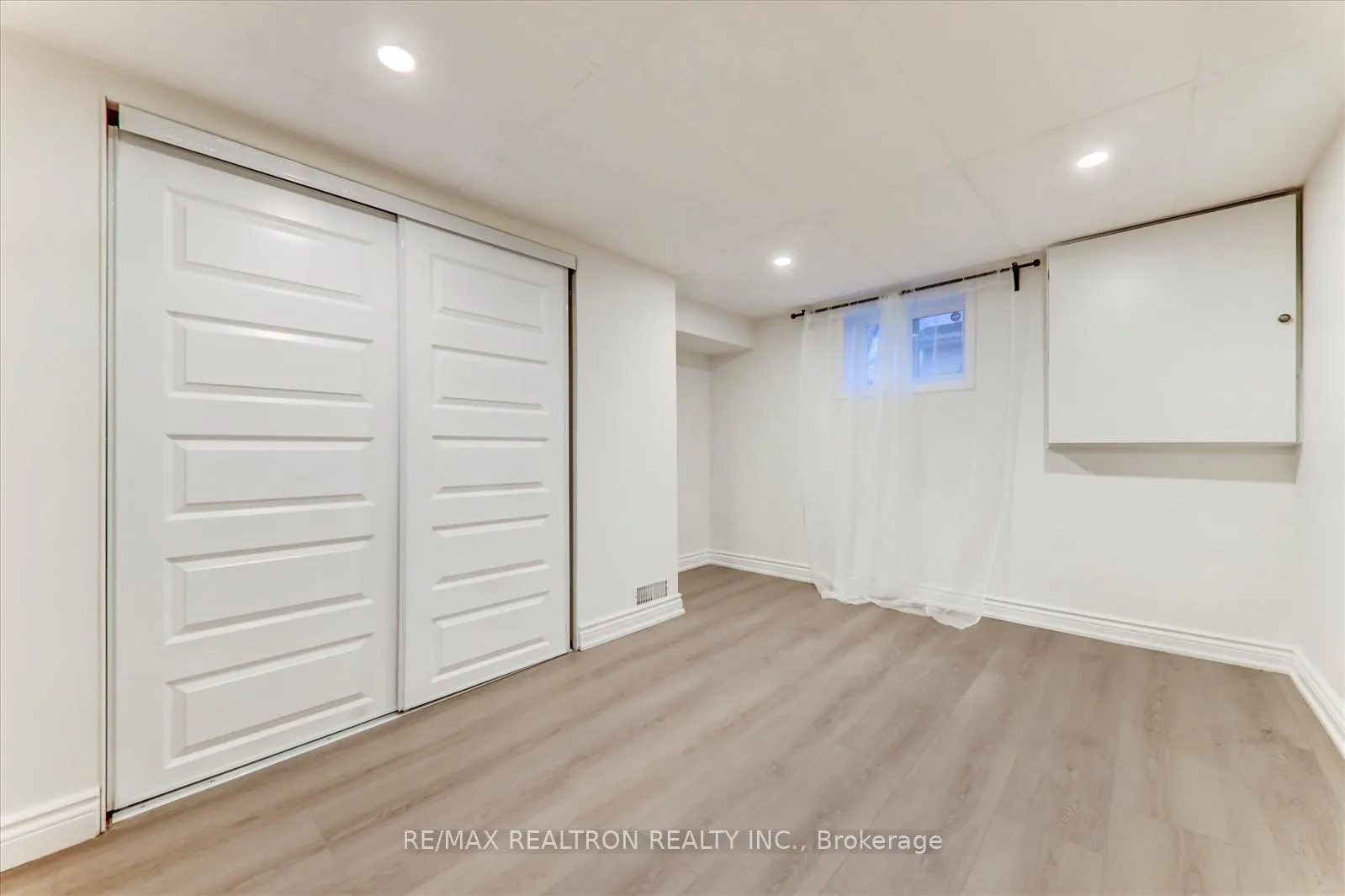 Photo 6 of Unit Bsmnt, 744 Krosno Boulevard, Pickering, Amberlea — HOMEH