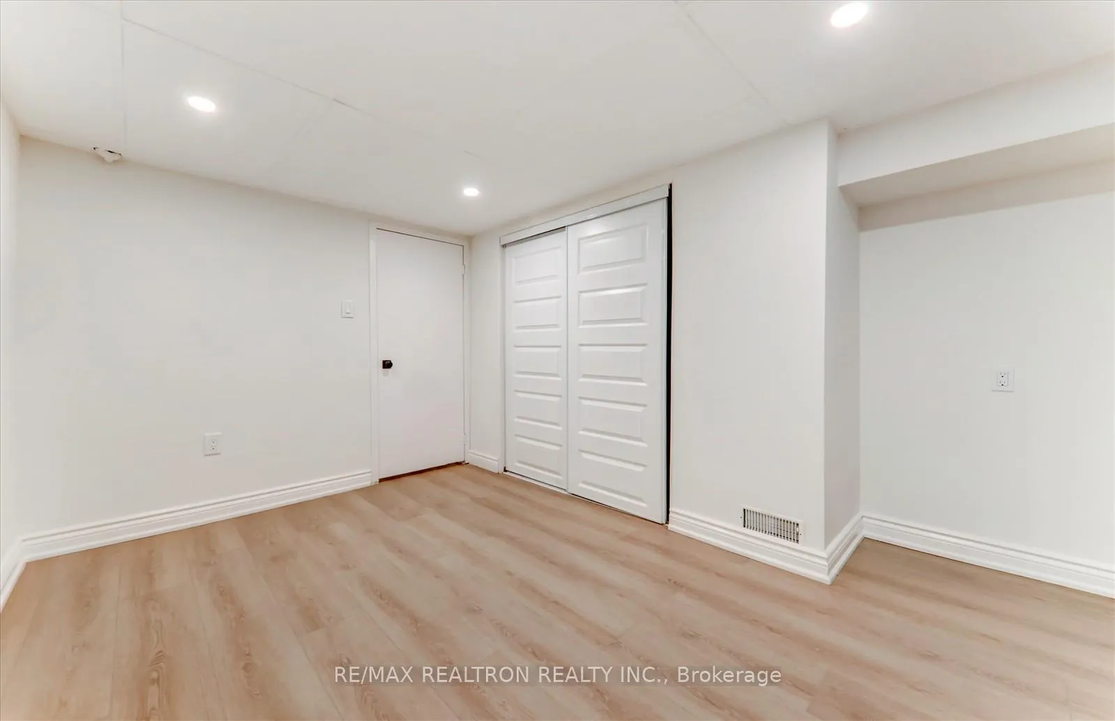 Photo 7 of Unit Bsmnt, 744 Krosno Boulevard, Pickering, Amberlea — HOMEH