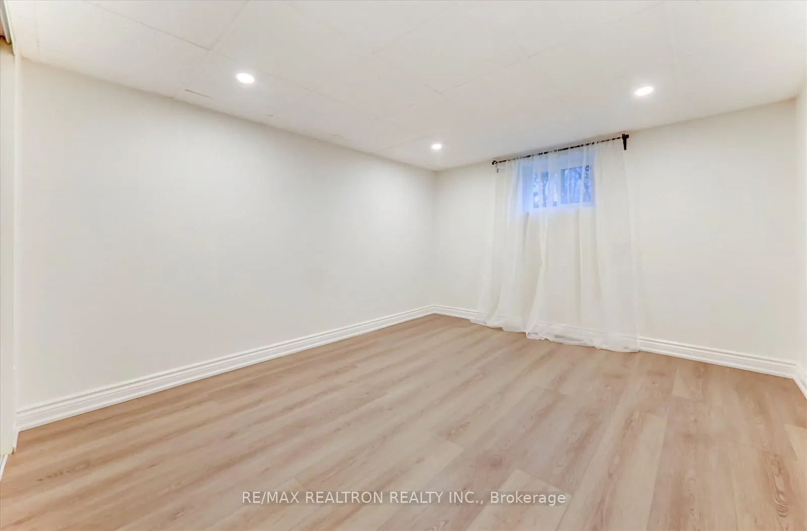 Photo 8 of Unit Bsmnt, 744 Krosno Boulevard, Pickering, Amberlea — HOMEH
