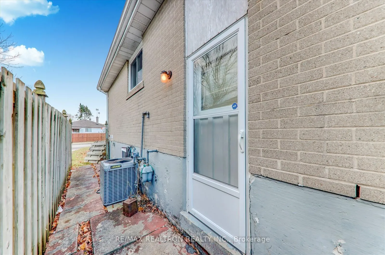 Photo 10 of Unit Bsmnt, 744 Krosno Boulevard, Pickering, Amberlea — HOMEH