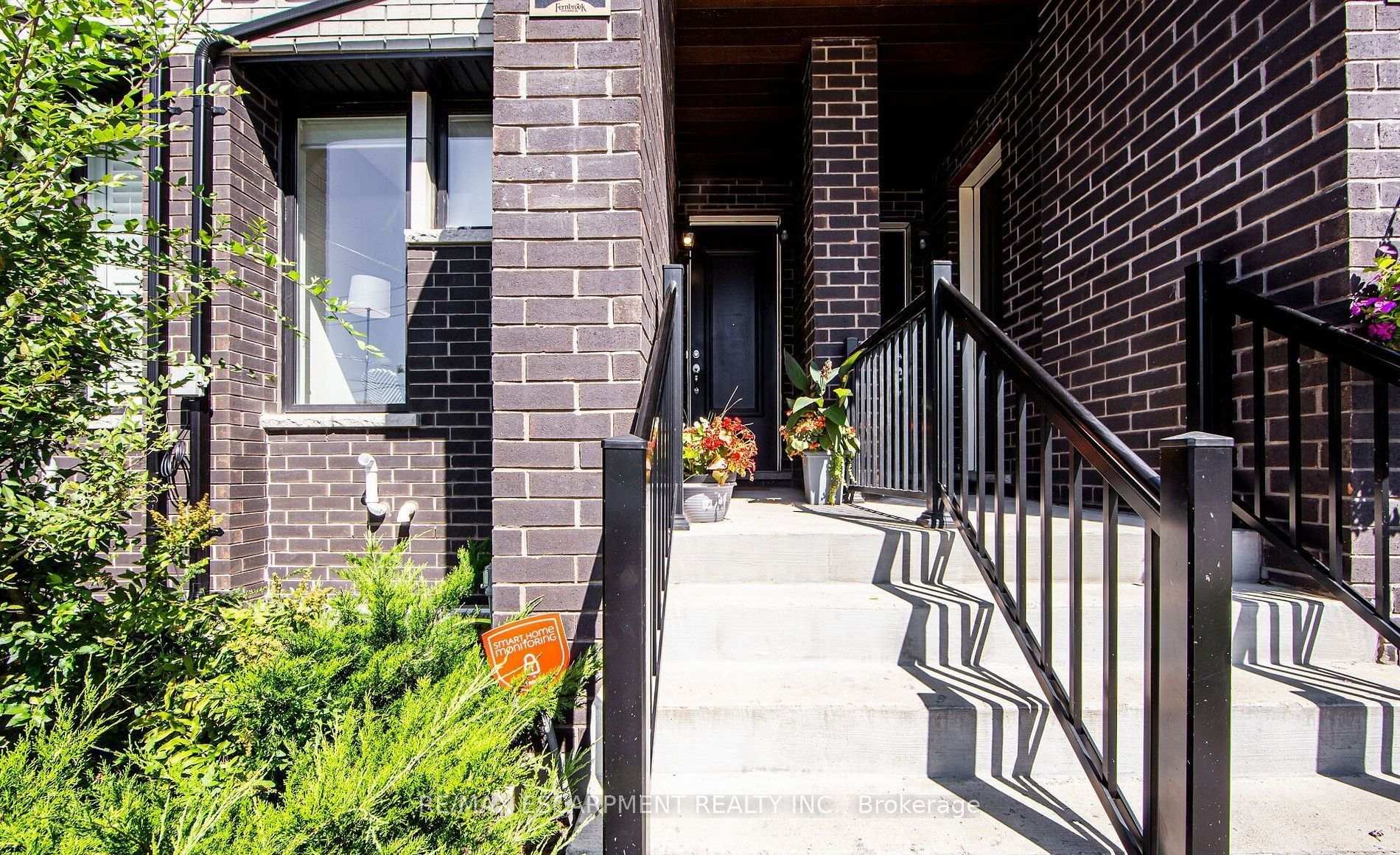 Front of 2-1778A Lawrence Avenue W