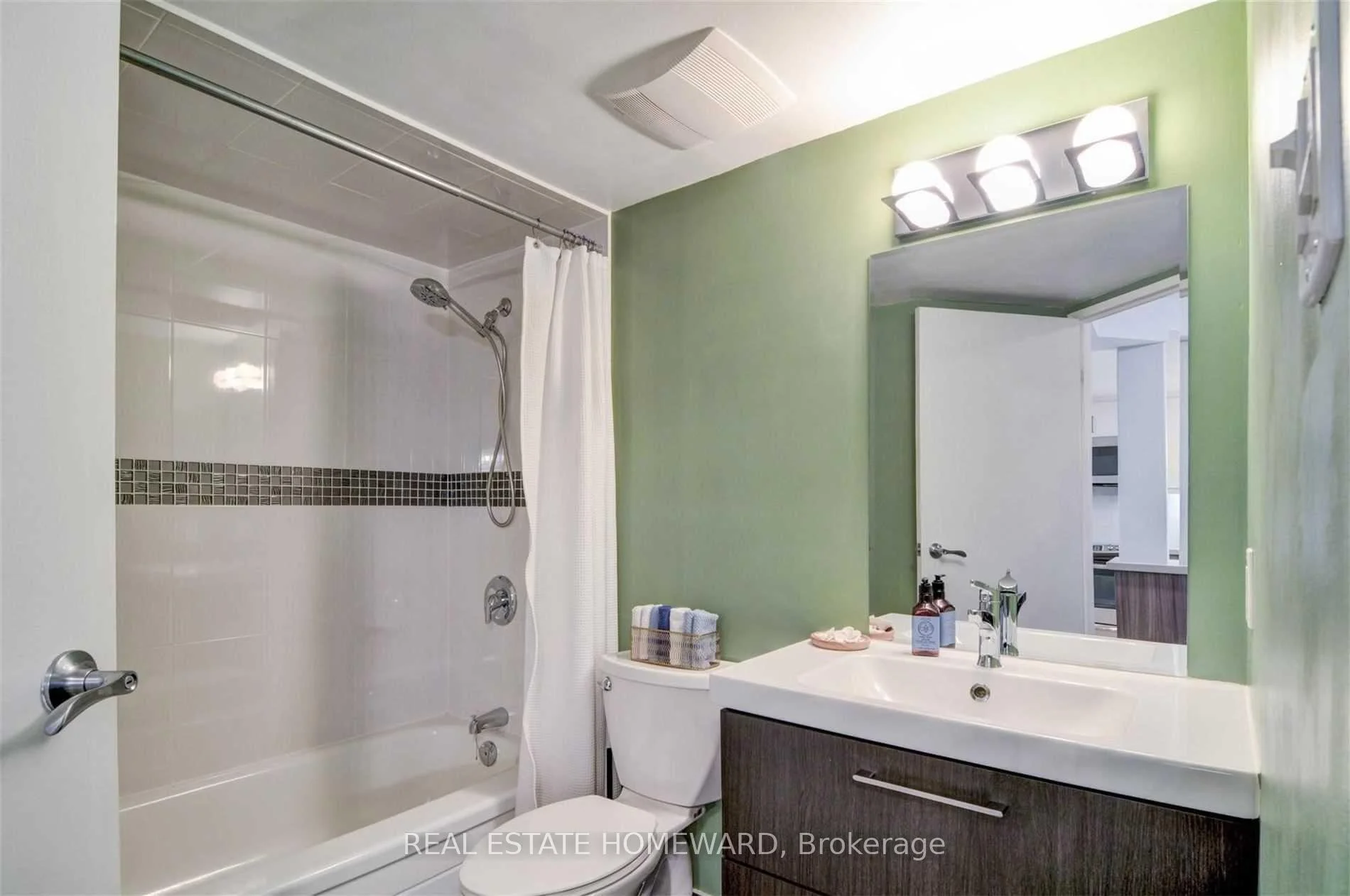 Photo 12 of Unit 702, 15 Maitland Place, Toronto, Cabbagetown-South St. James Town — HOMEH