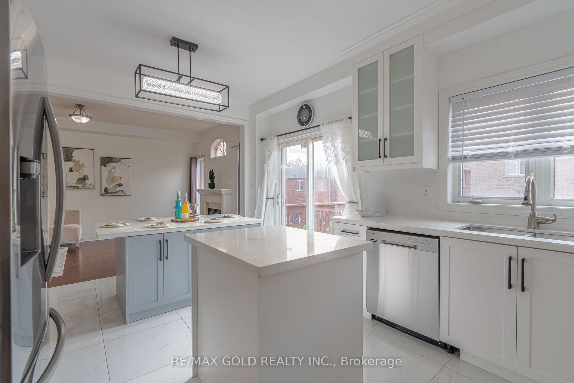 Photo 10 of 25 Oblate Crescent, Brampton, Bram West — HOMEH