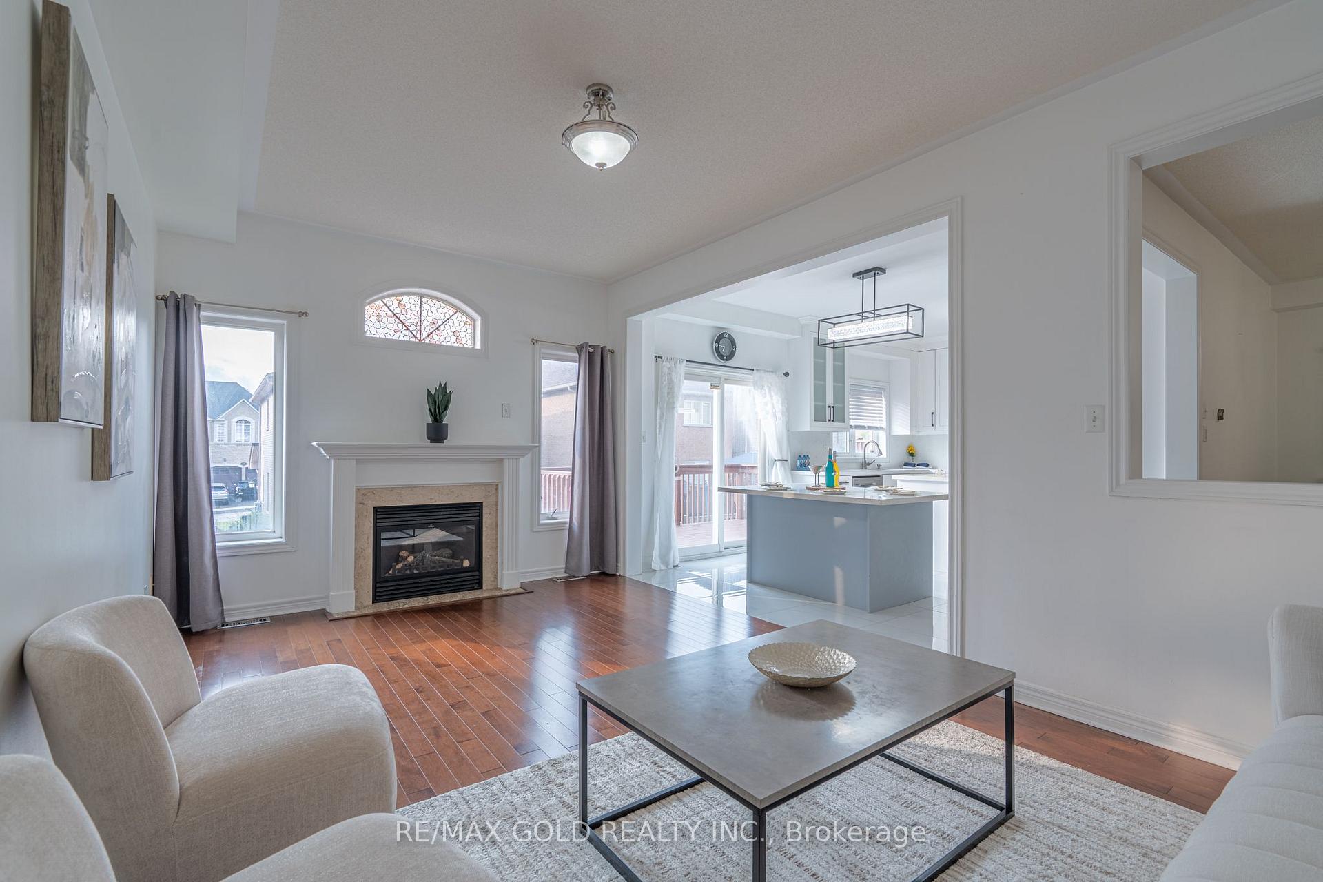 Photo 12 of 25 Oblate Crescent, Brampton, Bram West — HOMEH