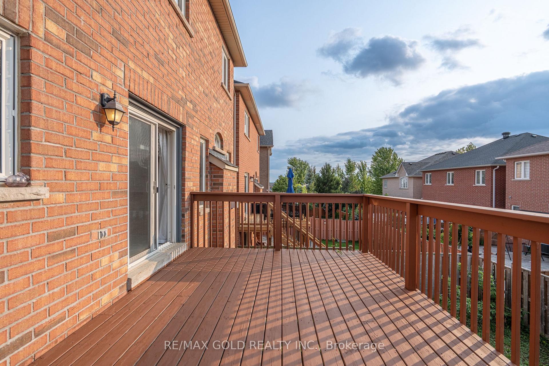 Photo 13 of 25 Oblate Crescent, Brampton, Bram West — HOMEH