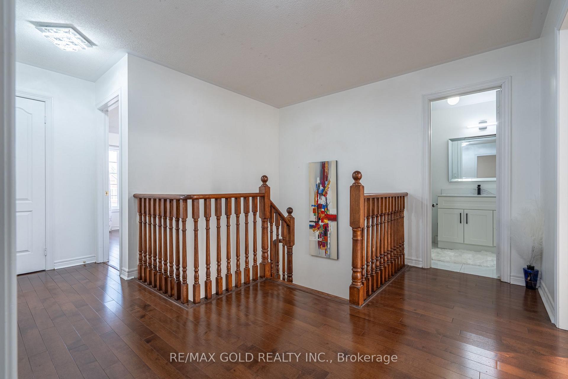 Photo 14 of 25 Oblate Crescent, Brampton, Bram West — HOMEH