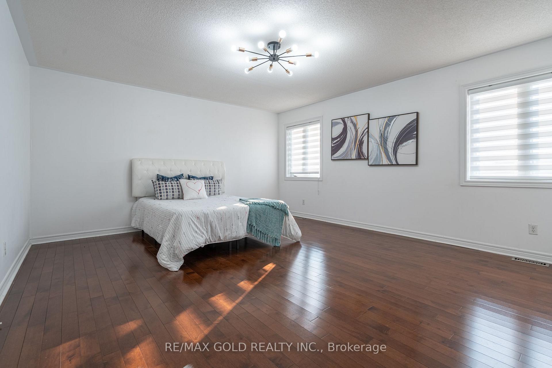 Photo 15 of 25 Oblate Crescent, Brampton, Bram West — HOMEH