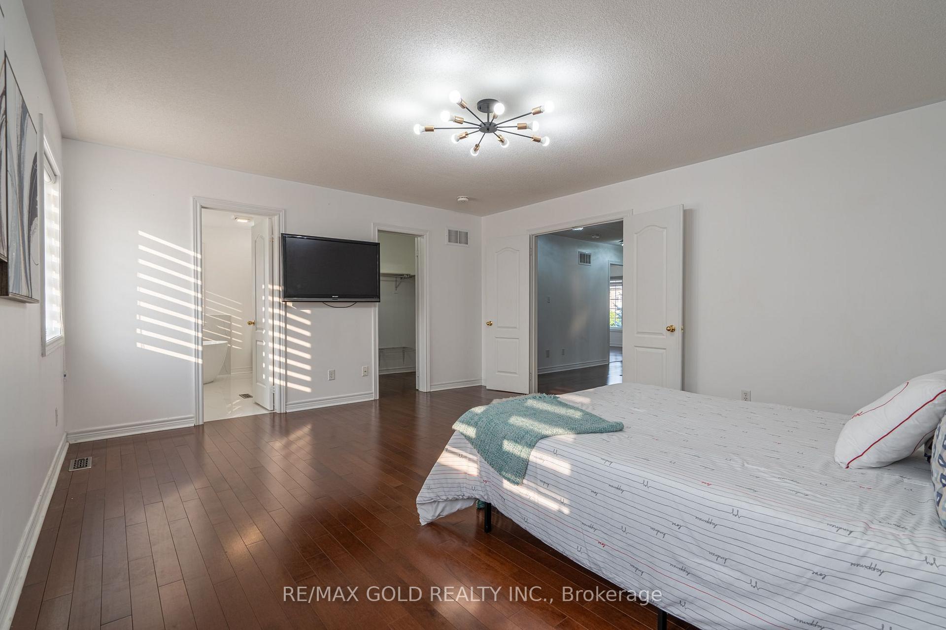 Photo 16 of 25 Oblate Crescent, Brampton, Bram West — HOMEH
