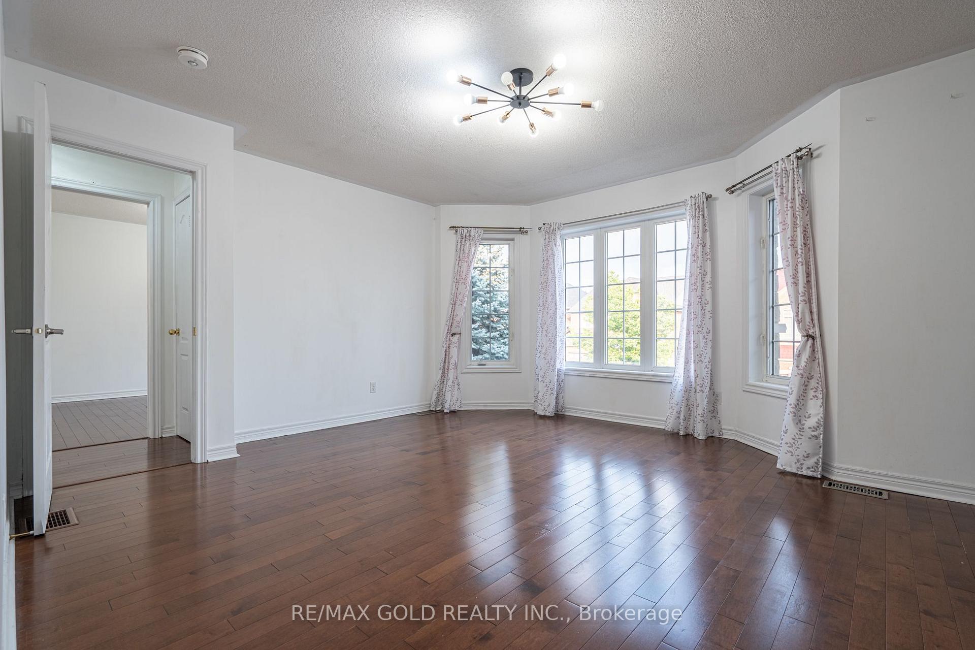 Photo 27 of 25 Oblate Crescent, Brampton, Bram West — HOMEH