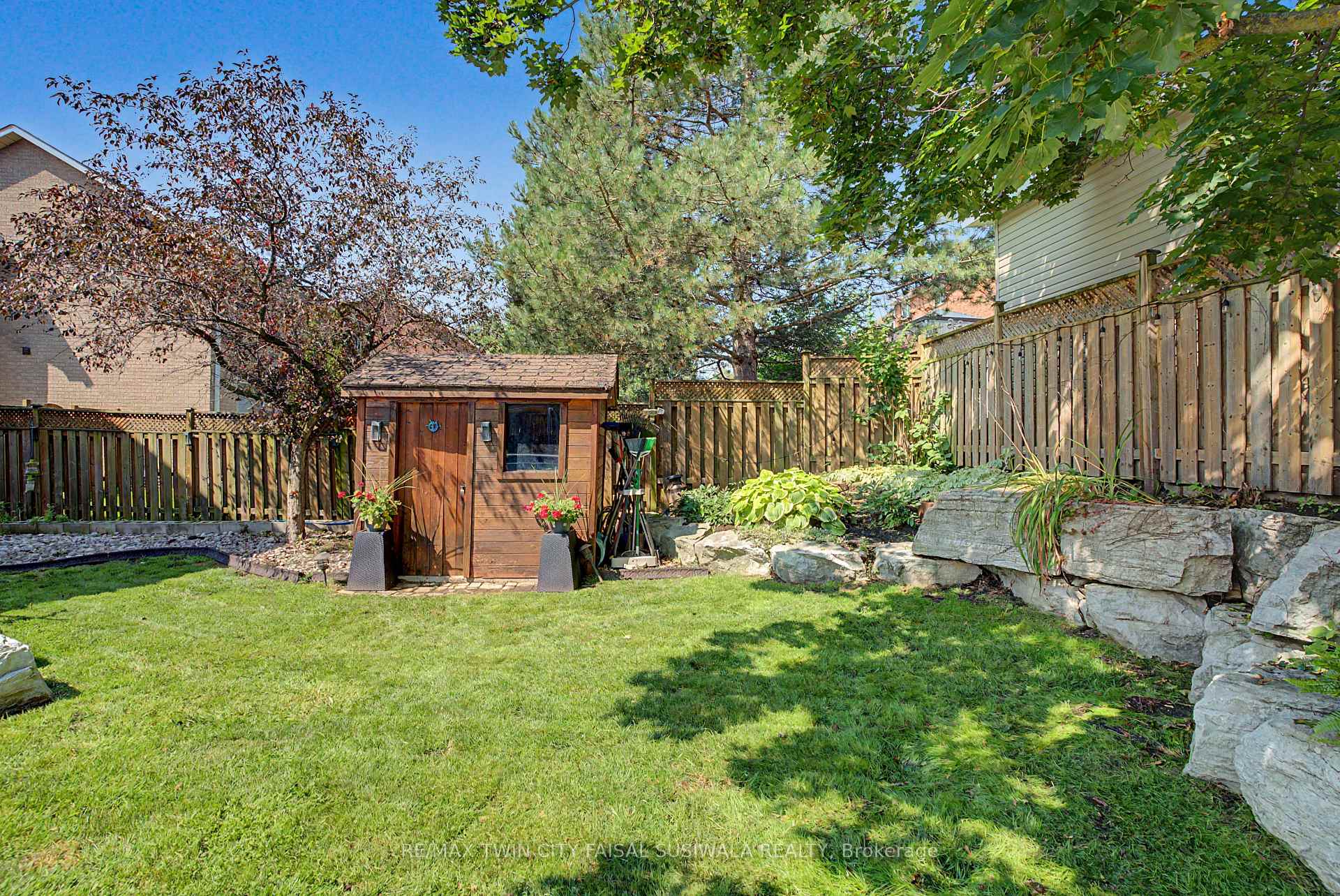 Photo 5 of 18 Gowinlock Court, Cambridge, Fiddlesticks — HOMEH