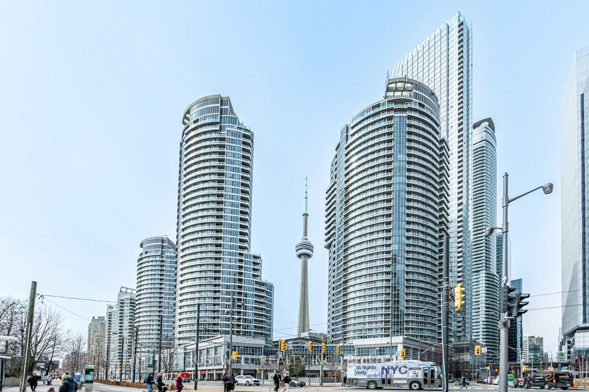 Photo 1 of Unit 511, 208 Queens Quay W, Toronto, Waterfront Communities — HOMEH