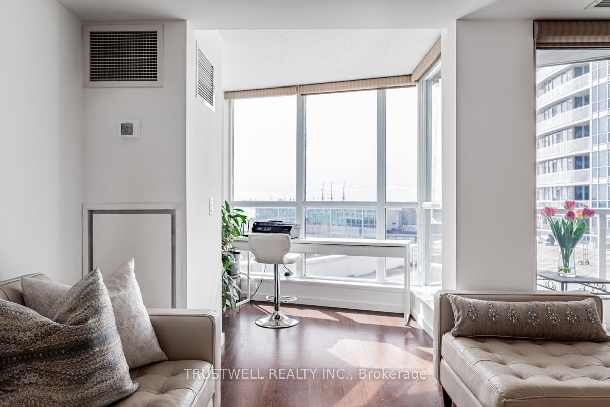 Photo 3 of Unit 511, 208 Queens Quay W, Toronto, Waterfront Communities — HOMEH