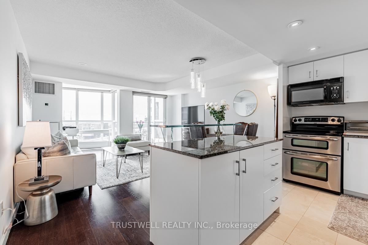 Photo 6 of Unit 511, 208 Queens Quay W, Toronto, Waterfront Communities — HOMEH