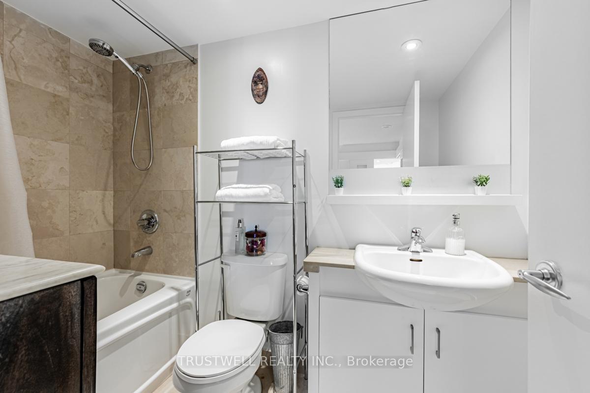 Photo 13 of Unit 511, 208 Queens Quay W, Toronto, Waterfront Communities — HOMEH