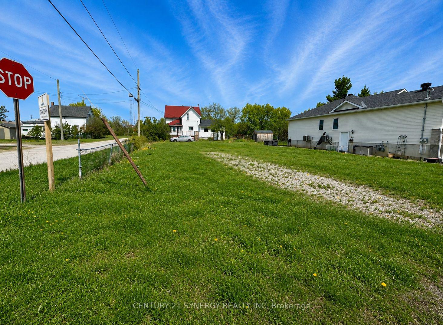 Photo 2 of 24 King Street, Smiths Falls, Smiths Falls — HOMEH