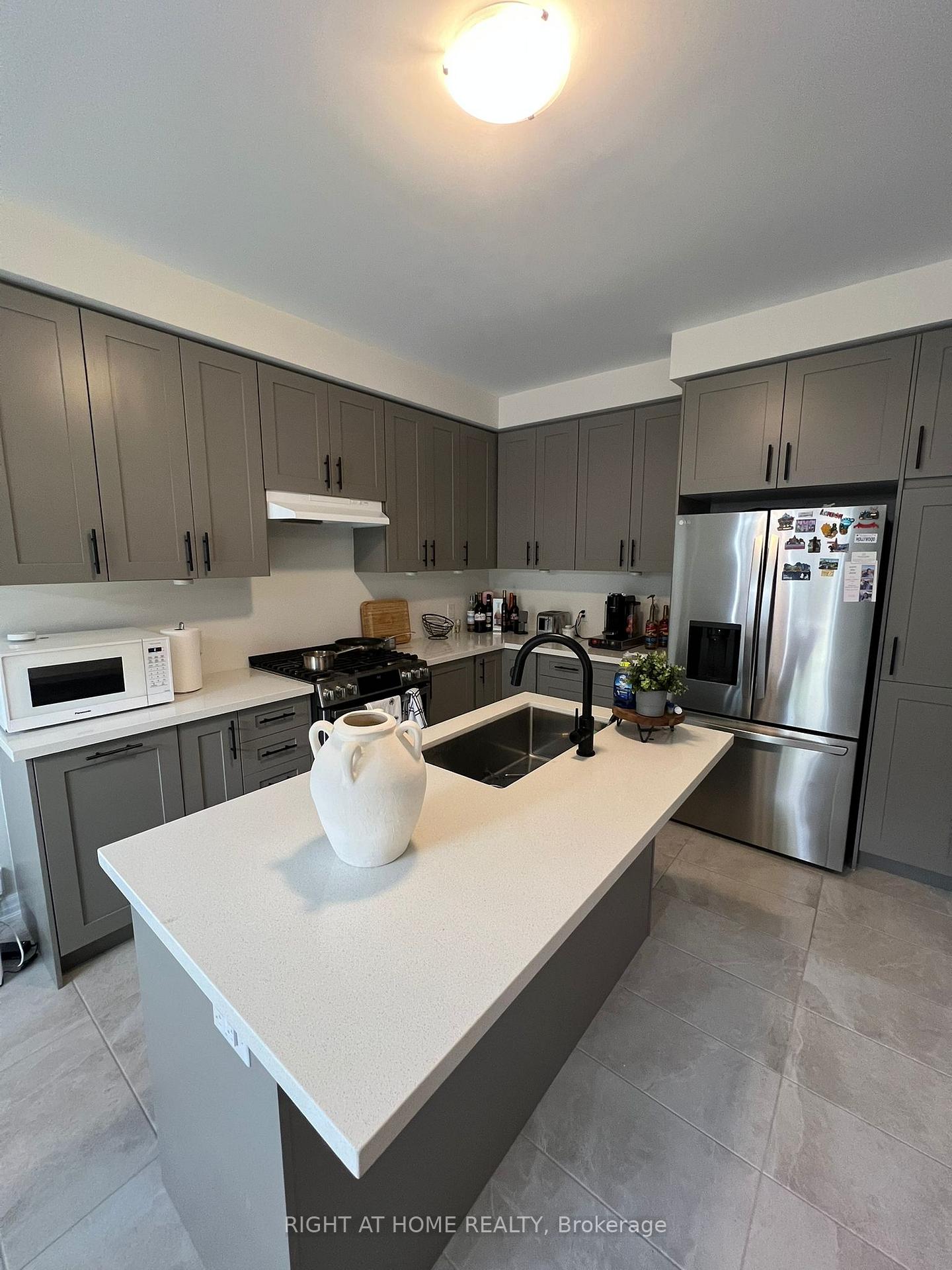 Photo 19 of 30 Northrop Avenue, Clarington, Newcastle — HOMEH