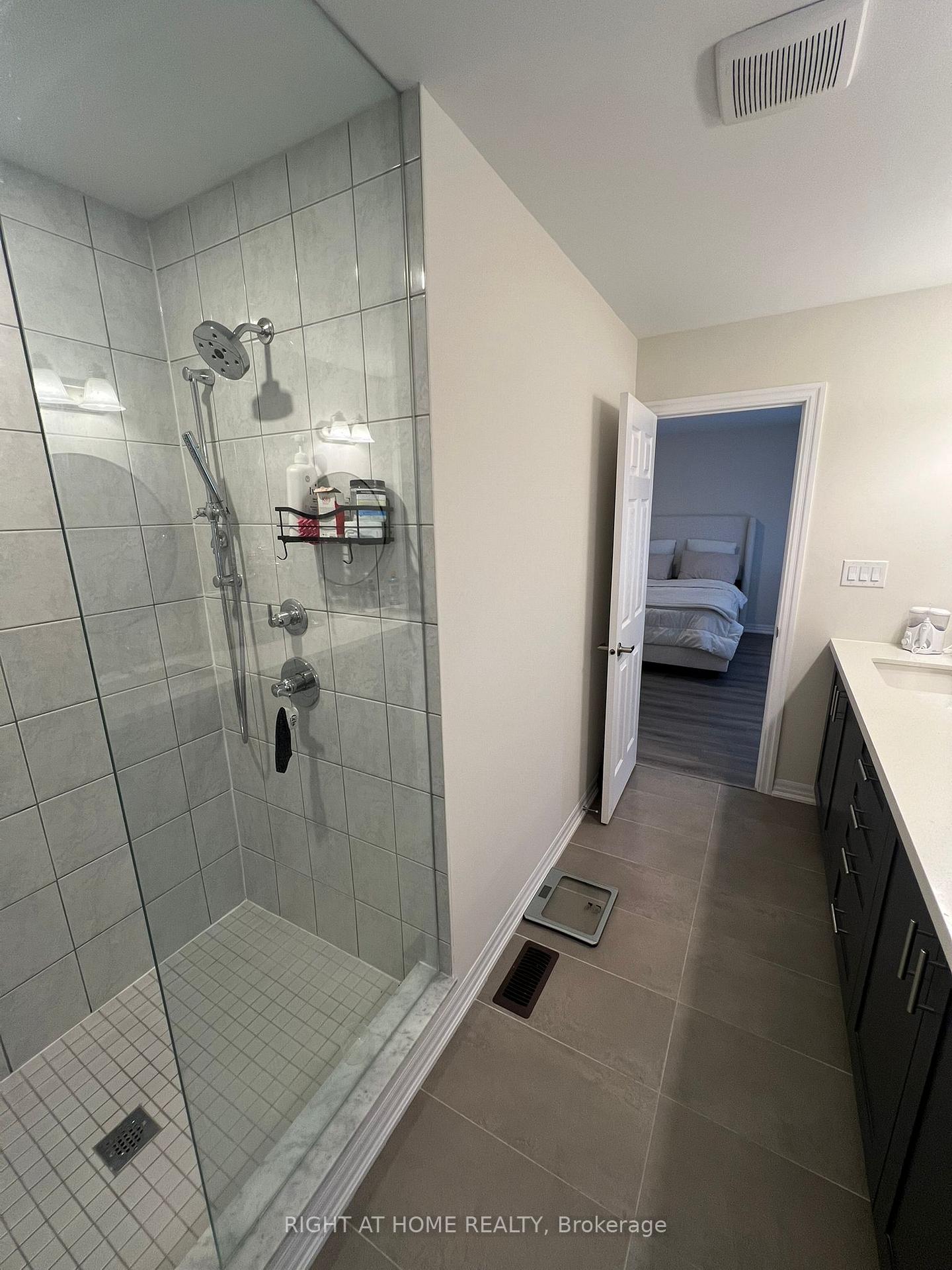 Photo 20 of 30 Northrop Avenue, Clarington, Newcastle — HOMEH