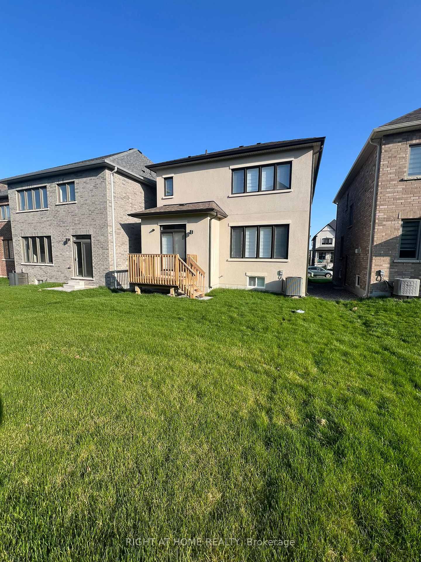 Photo 24 of 30 Northrop Avenue, Clarington, Newcastle — HOMEH
