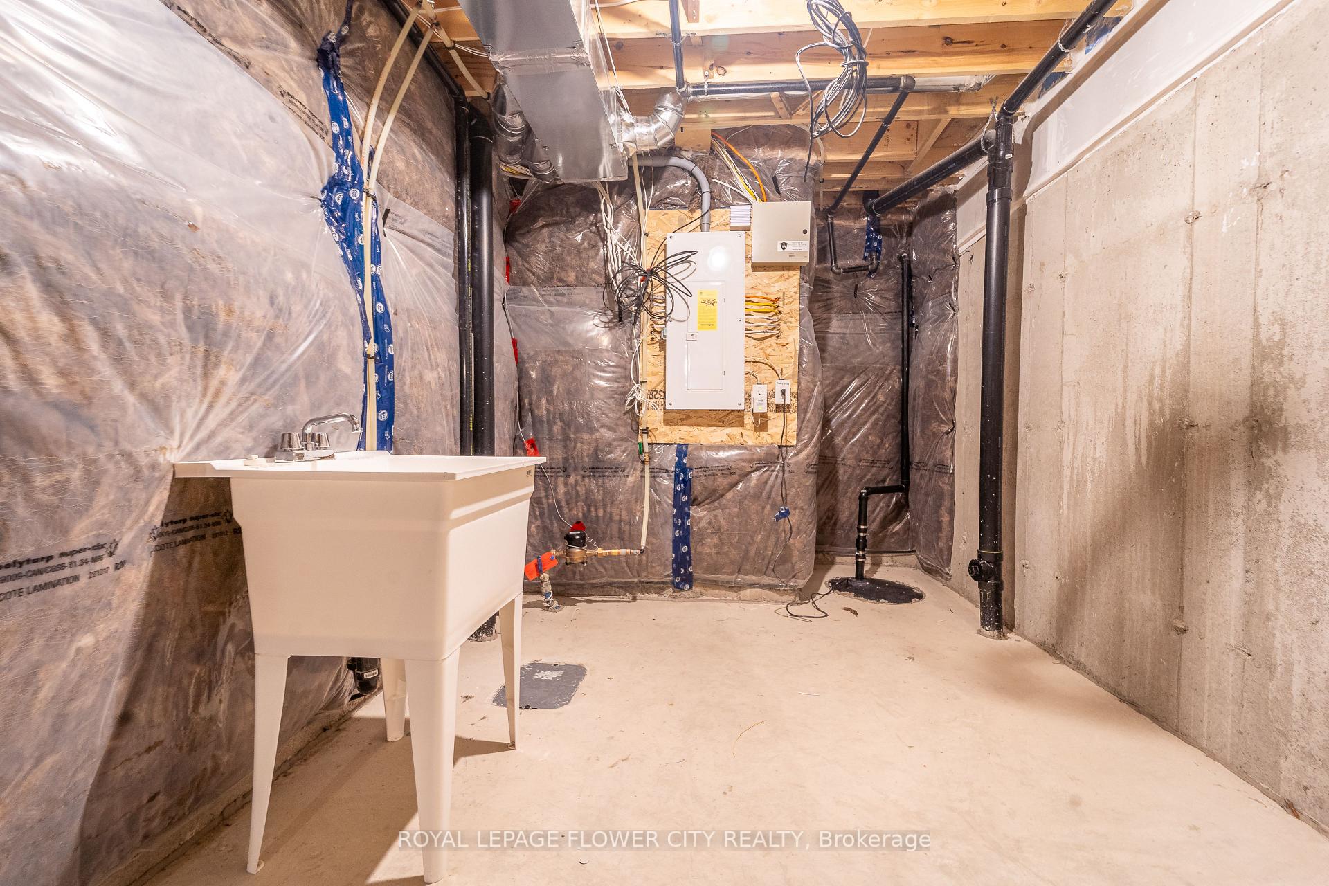 Photo 24 of 413 16th Street E, Hamilton, Hill Park — HOMEH