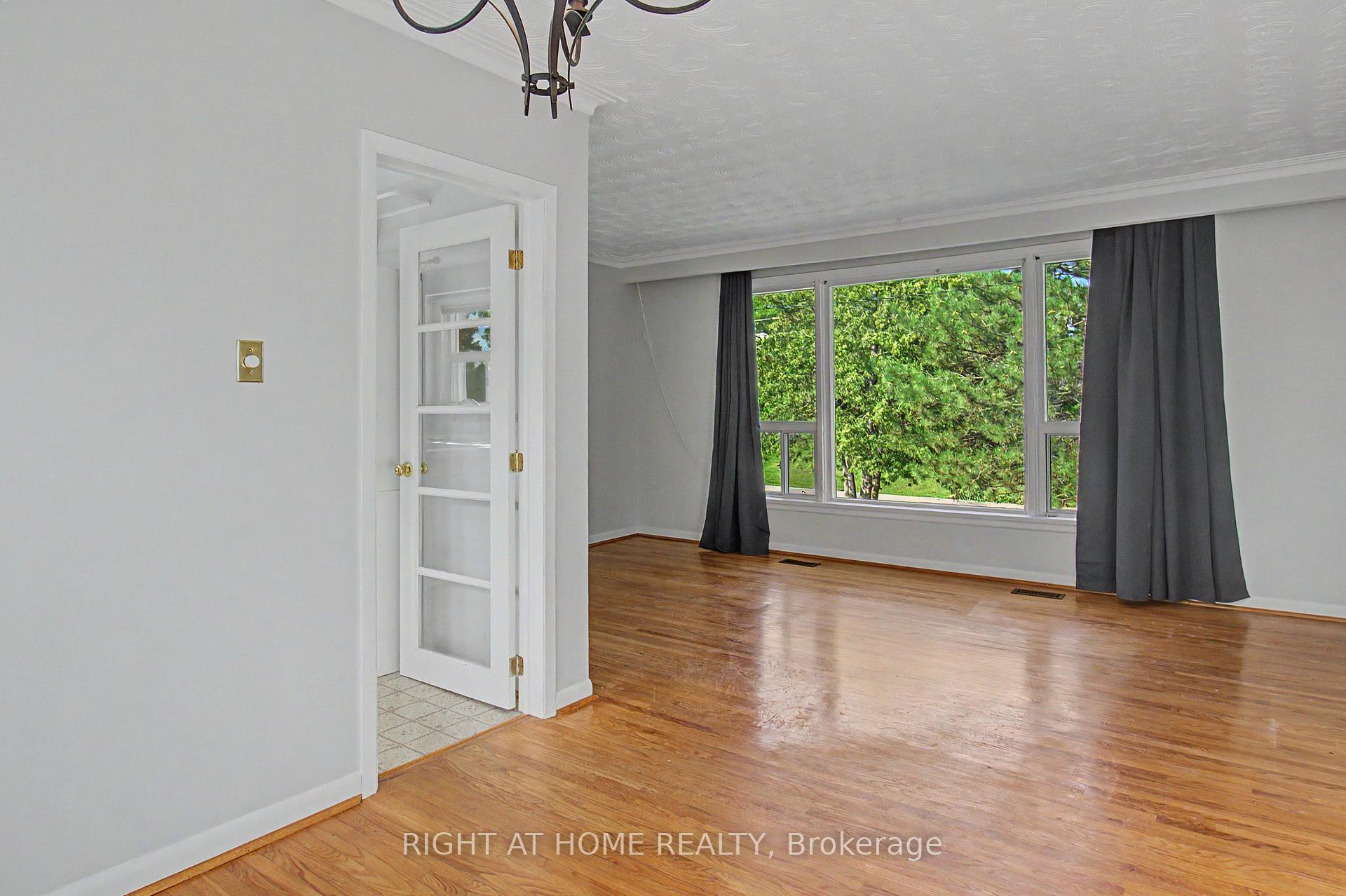 Photo 4 of Unit Upper, 426 Seaton Drive, Oakville, West — HOMEH