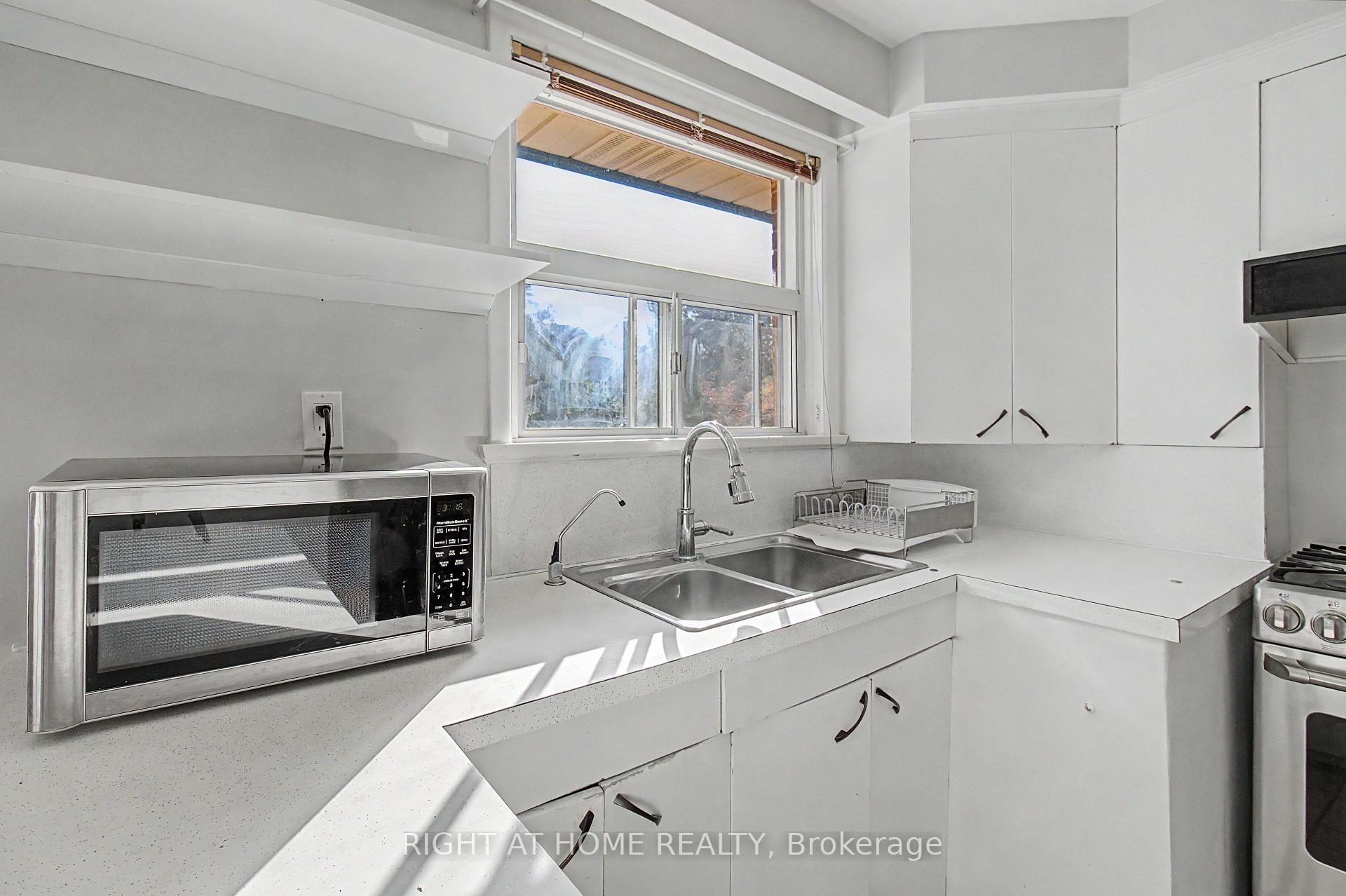 Photo 8 of Unit Upper, 426 Seaton Drive, Oakville, West — HOMEH