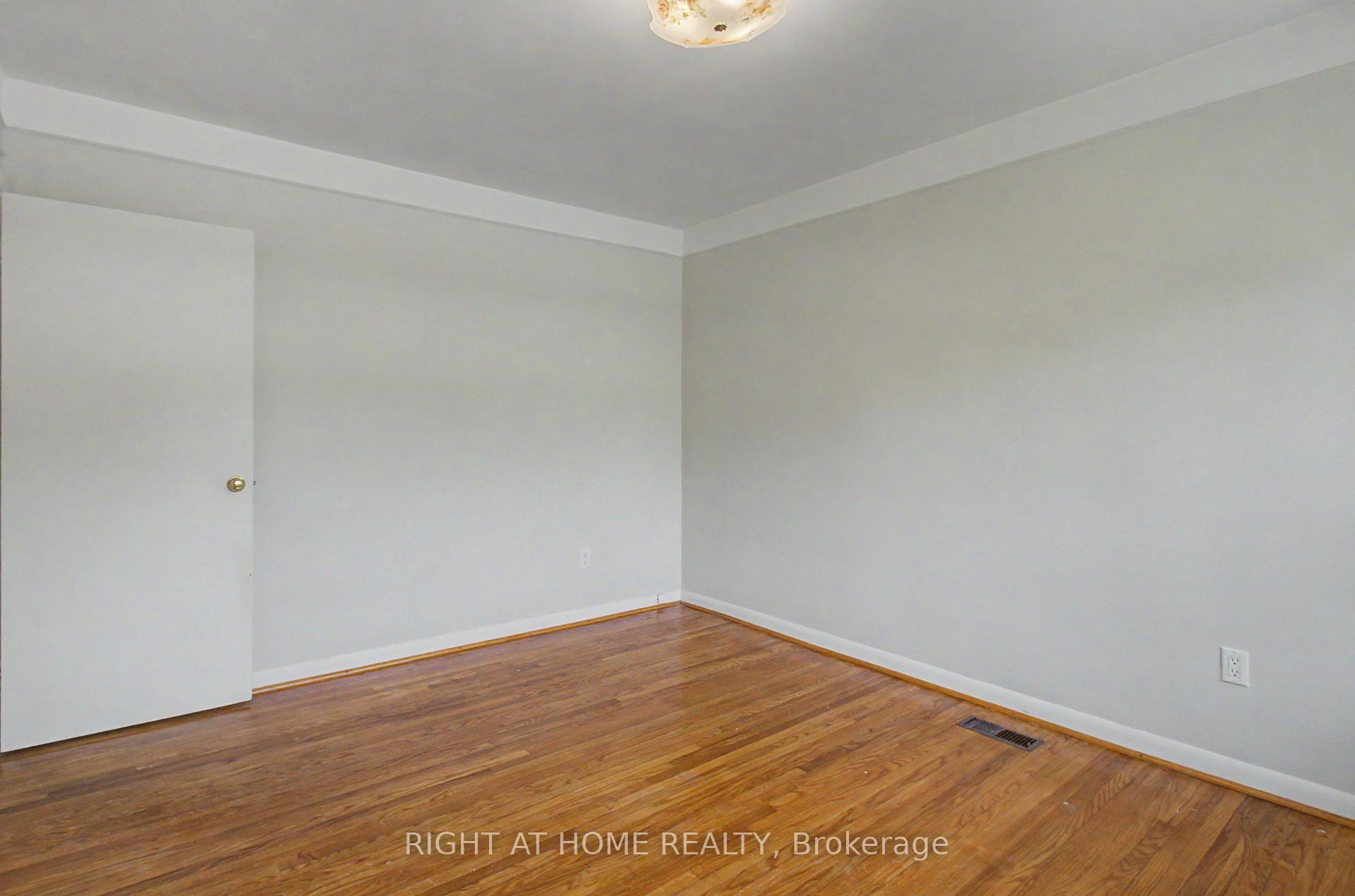 Photo 12 of Unit Upper, 426 Seaton Drive, Oakville, West — HOMEH