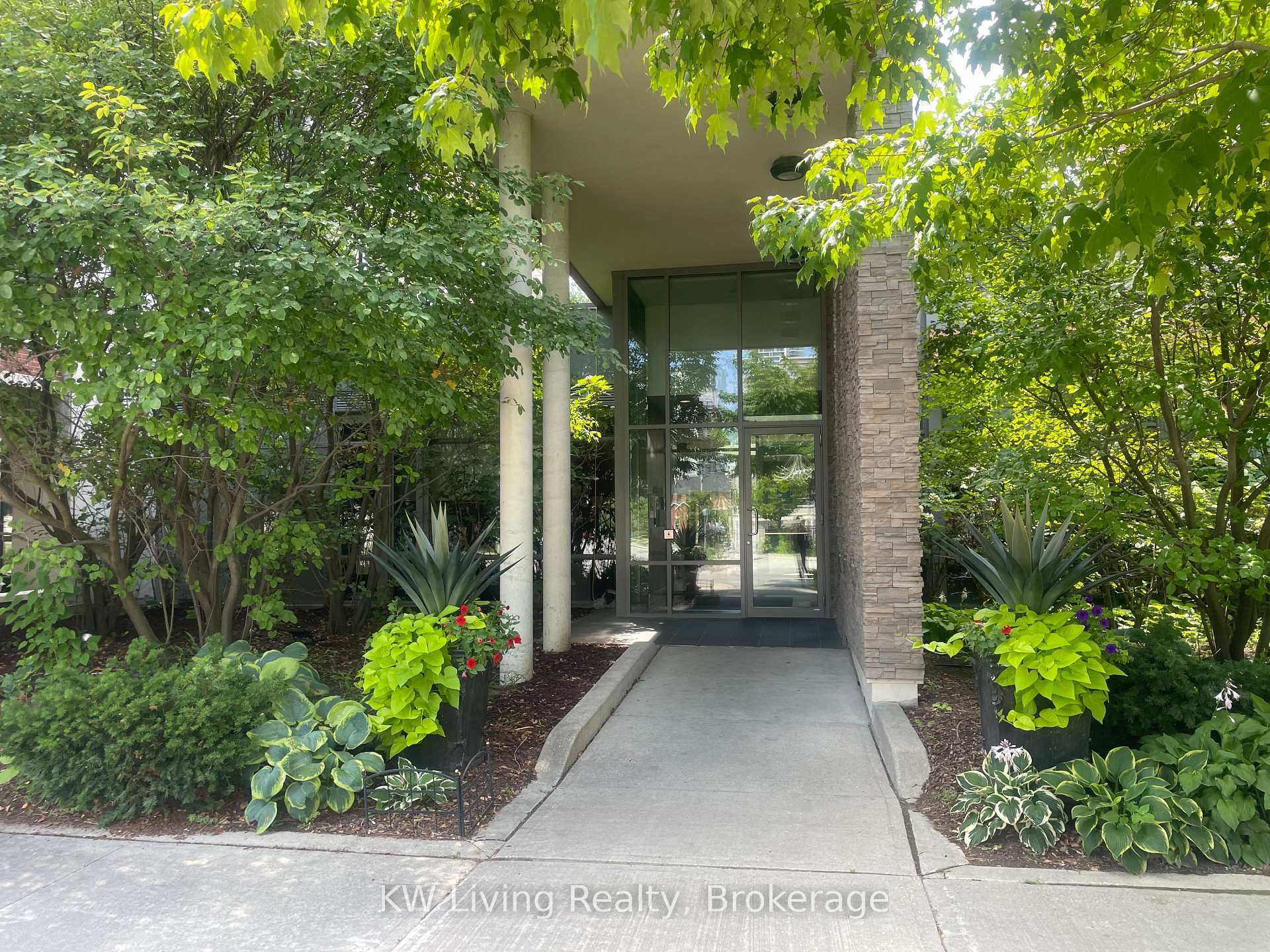 Photo 3 of Unit 101, 57 Upper Duke Crescent, Markham, Unionville — HOMEH