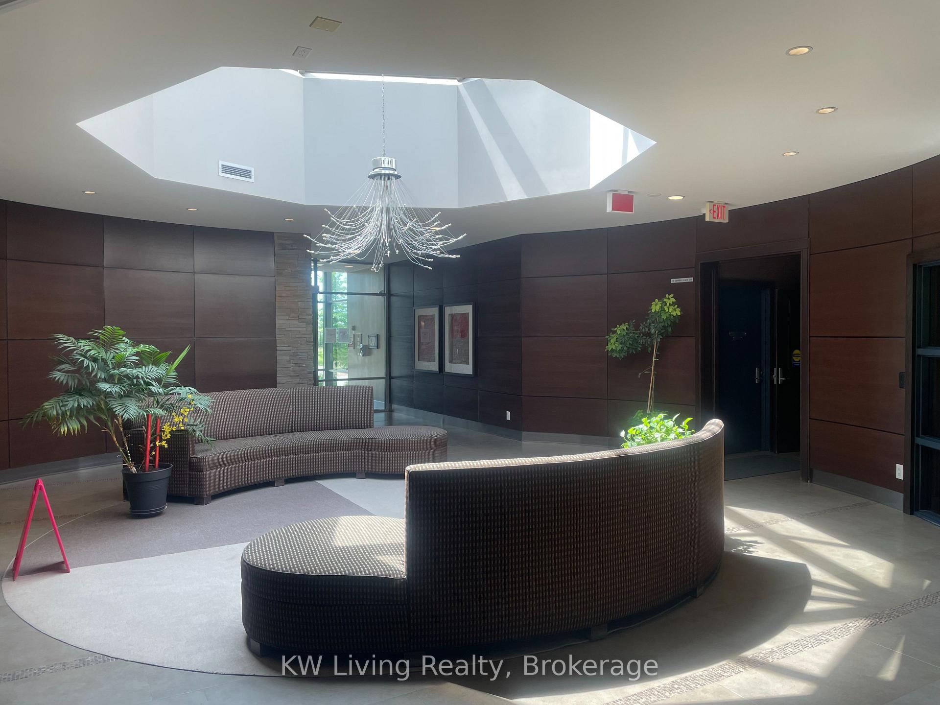 Photo 4 of Unit 101, 57 Upper Duke Crescent, Markham, Unionville — HOMEH