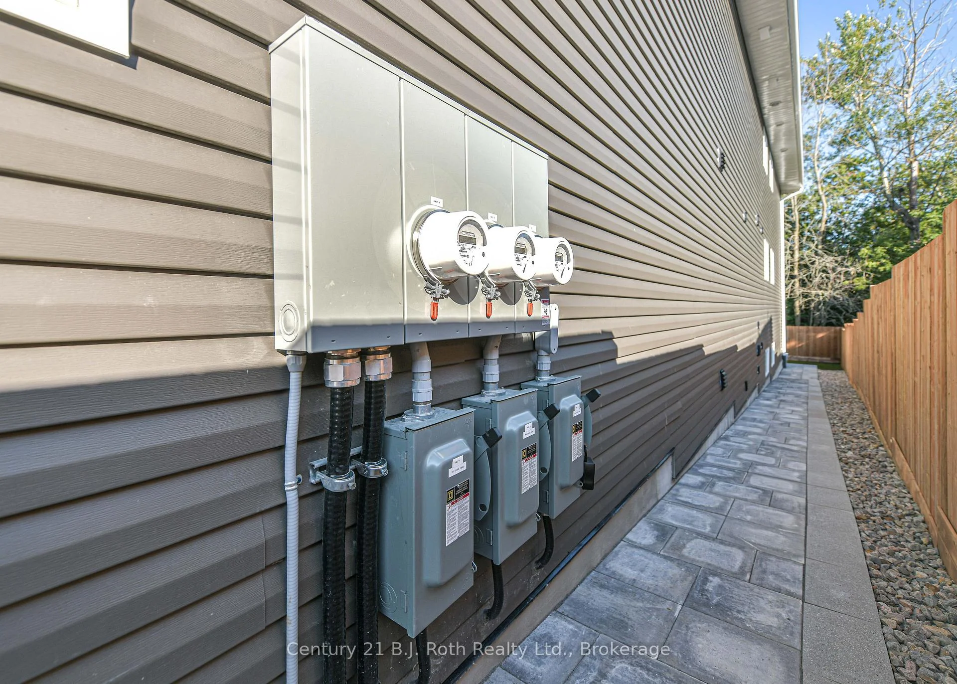 Photo 32 of Unit 1 (Main), 165 Barrie Road, Orillia — HOMEH