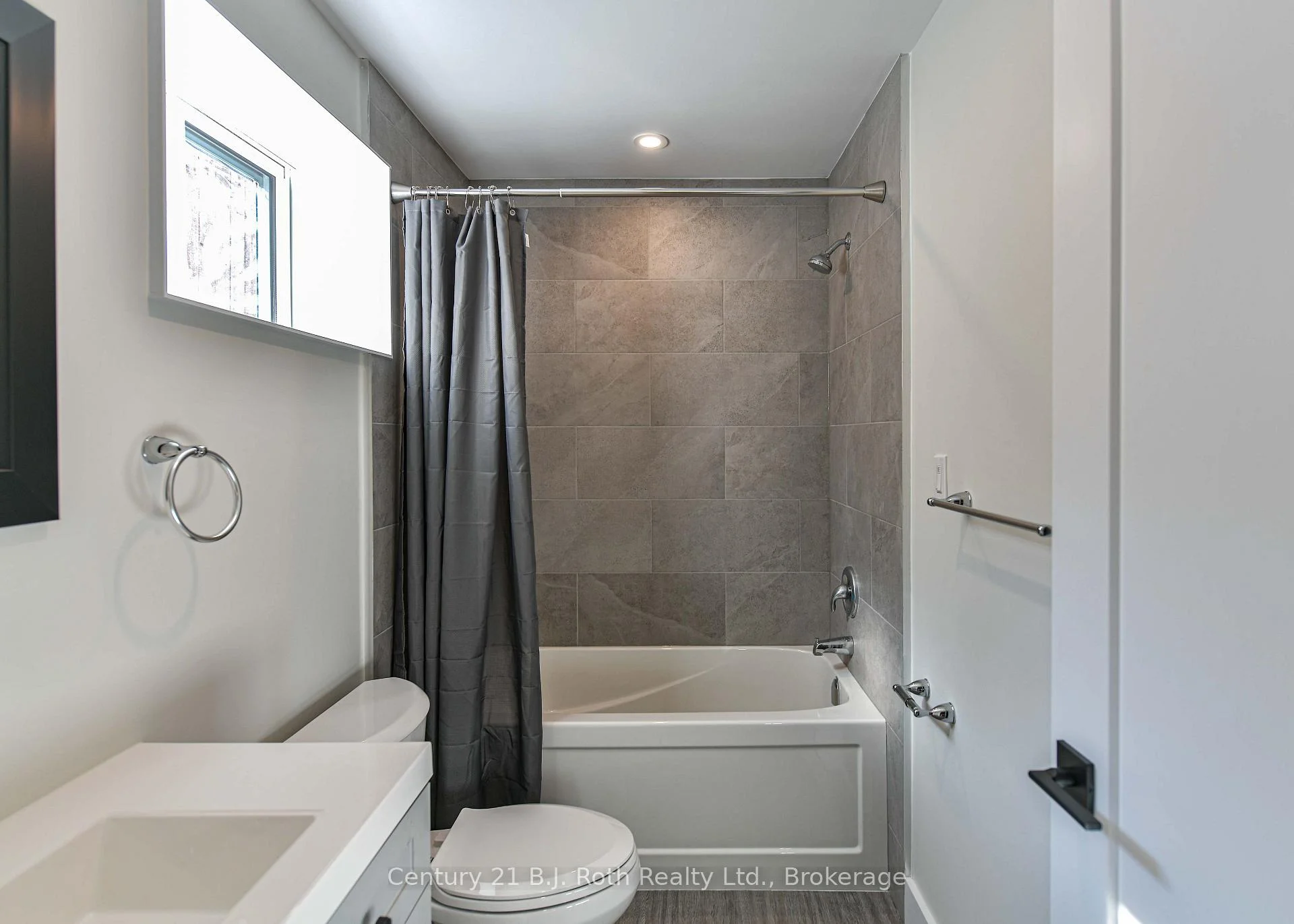 Photo 37 of Unit 3 (Lower), 165 Barrie Road, Orillia — HOMEH